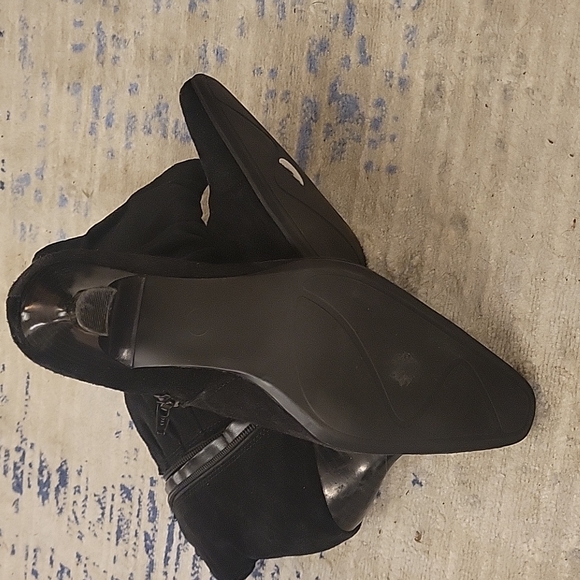 Black Suede Slouchy Ankle Boot, Kitten Heel, Size 7.5, EUC - Picture 4 of 5